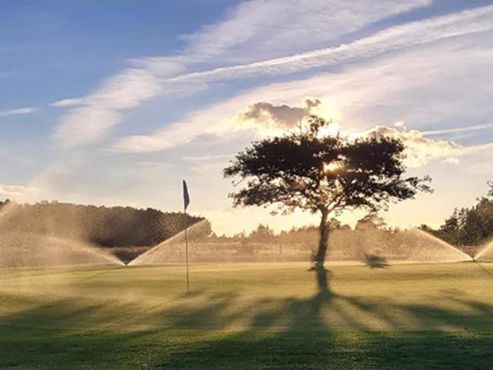 Golfophold: Forårs miniferie for 2 på Blokhus Golfcenter 