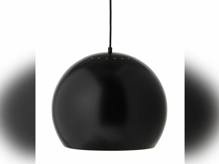 Et sort, rundt lysarmatur.