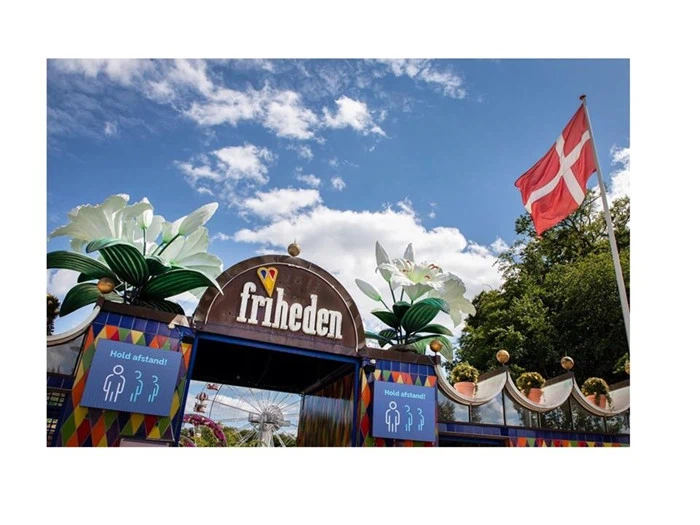 Tivoli Friheden Sæsonkort PLATIN 2.personer. Værdi 998 kr (499 pr.person)