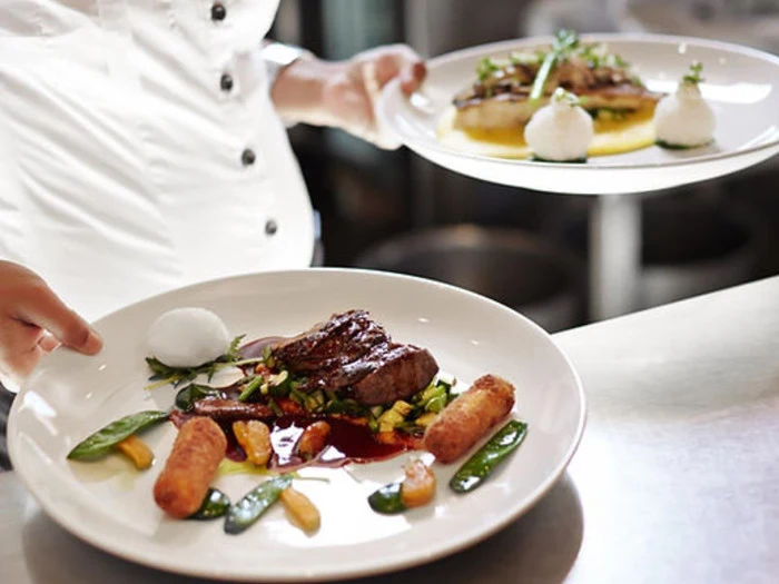 Kroophold på Hotel Frøslev Kro - 4-retters menu - Vin - 2 km til grænsehandel 