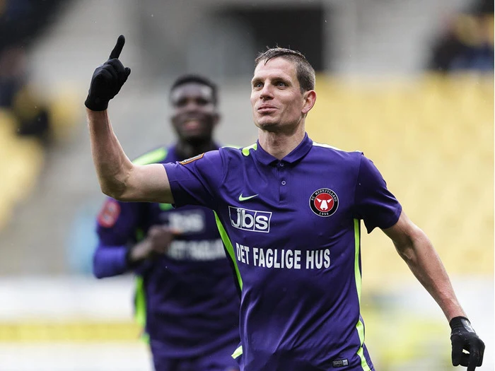 Jonas Borring's match worn-trøje og -shorts fra FC Midtjylland's 2016-17-sæson