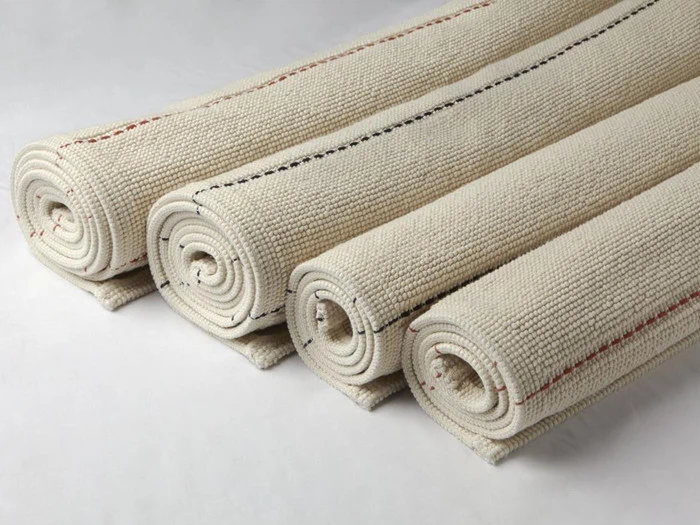 MILO navy gulvtæppe i 100% bomuld fra H. Skjalm P. - 65x95 cm 