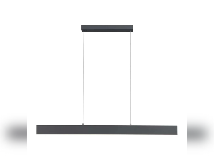 Minimalistisk sort rektangulær pendel, der hænger i to tynde ledninger med et matchende sort loftsbeslag på en hvid baggrund.