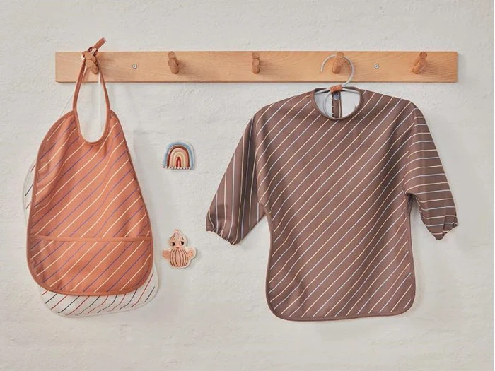 OYOY, Langærmet hagesmæk, Caramel, H76 x W45 cm