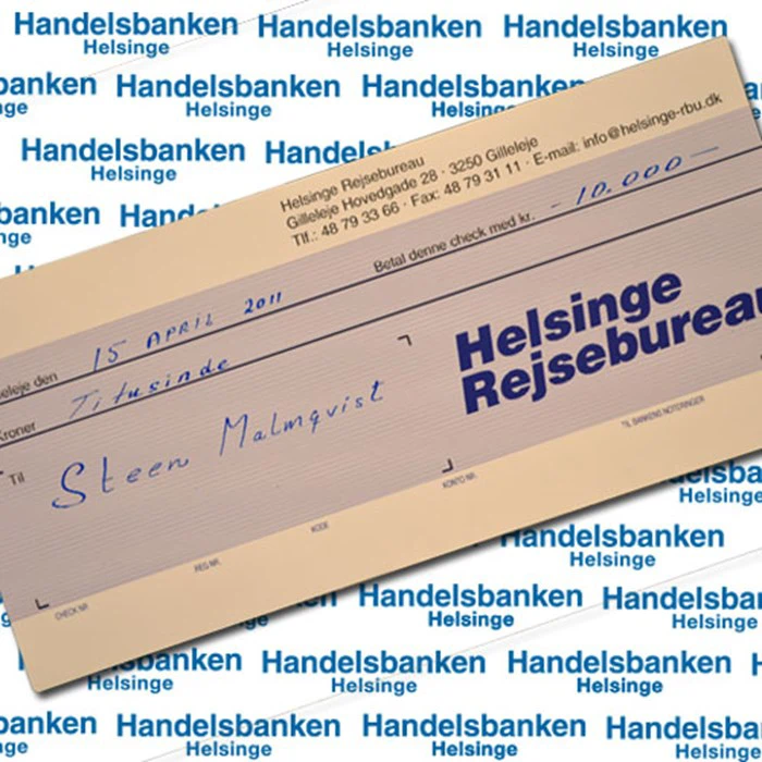 En stor check på 10.000, dateret 15. april 2011, udstedt til Steen Malmquist fra Helsinge Rejsebureau, med Handelsbankens logoer i baggrunden.