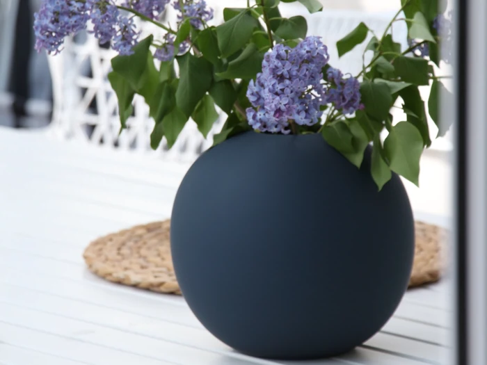 2 stk. Ball vaser i midnight blue keramik fra Cooee Design