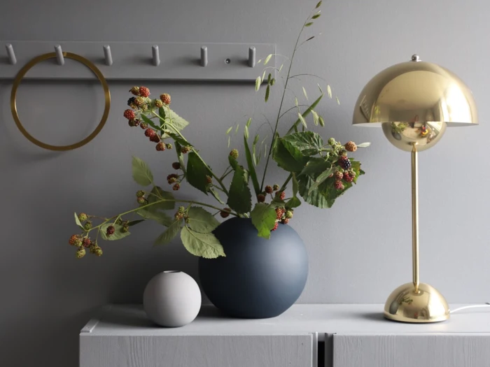 2 stk. Ball vaser i midnight blue keramik fra Cooee Design