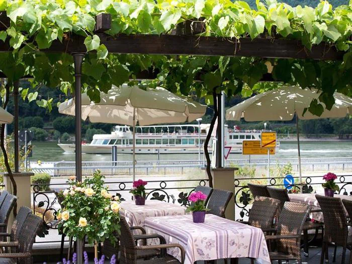 Sommerferie: 4-dages ferie kun 100 m fra Rhinen – Vin, natur og stemning på Hotel Zwei Mohren