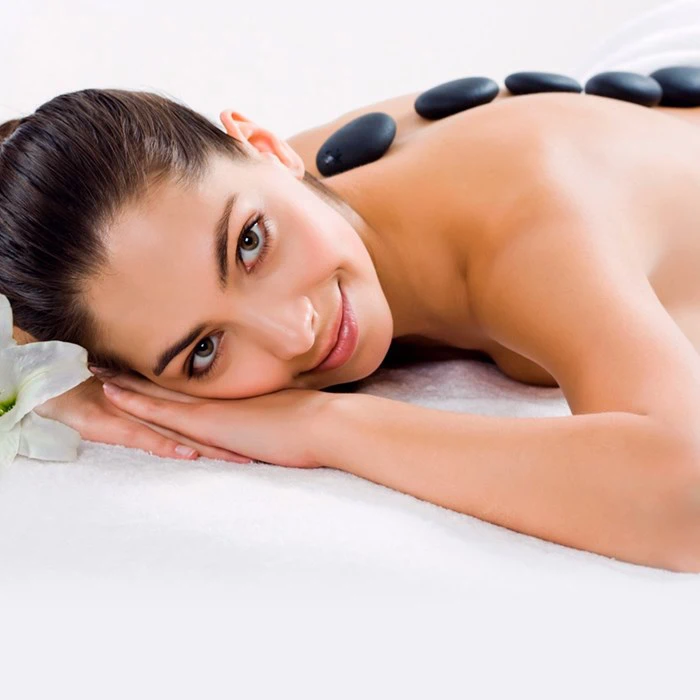 Hot Stone Massage fra WellnessKompagniet