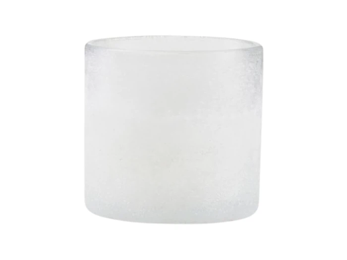 En matteret, cylindrisk lysestage af glas med en glat finish, vist mod en almindelig hvid baggrund.