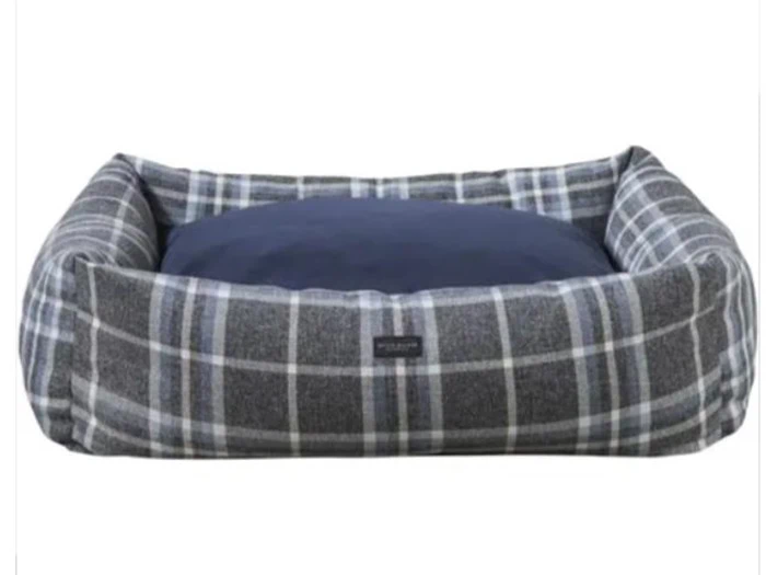 VIP Hundeseng S/M Blue check fra Mette Ditmer - B:40 x L:60 x H:24 cm