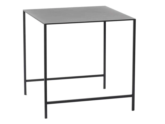 Et minimalistisk, firkantet sidebord med en tynd, sort metalramme og en flad bordplade.