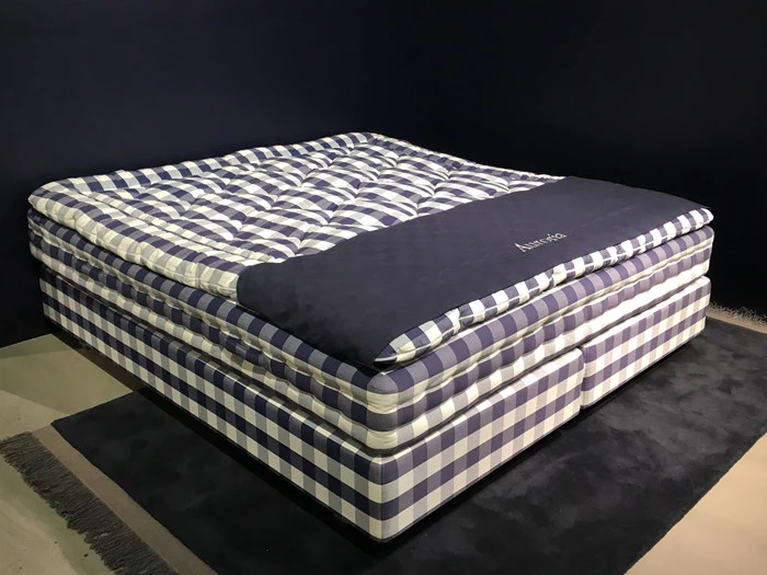 Hästens Auroria kontinental seng (udstillingsmodel) fra Brdr. Sørensen Møbler