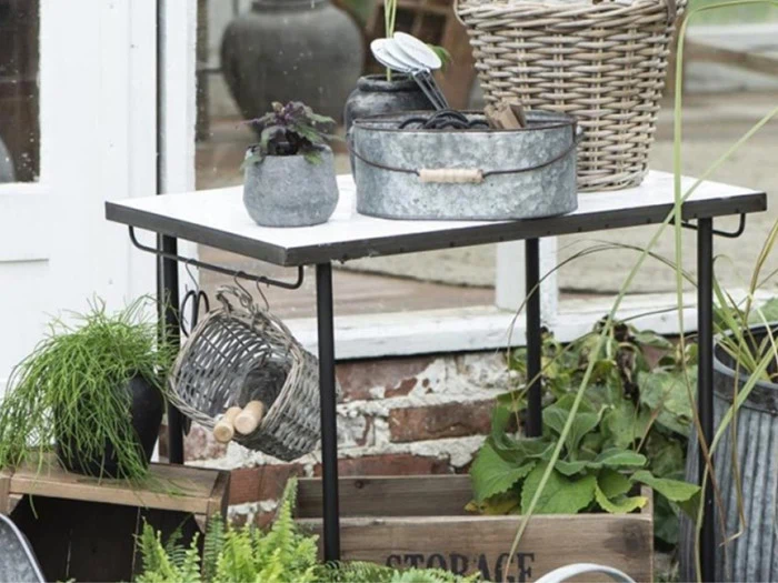 Ib Laursen, Kakkelbord, hvidefliser, B: 51 H: 75,5 L: 71,5