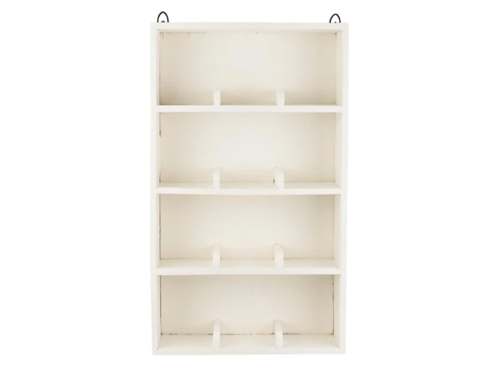 En hvid, rektangulær væghylde i træ med fire rækker og små skillevægge, designet til at udstille eller organisere ting.