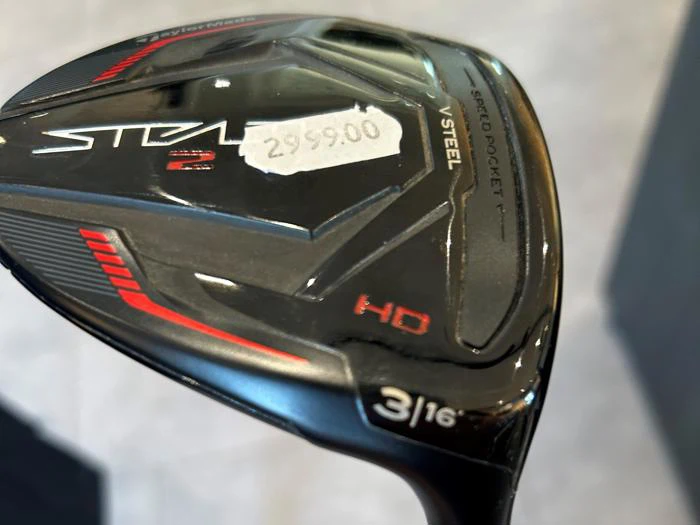 Fairway kølle: Taylor Made Stealth 3 wood – Regular skaft, standard grip. (demo model)