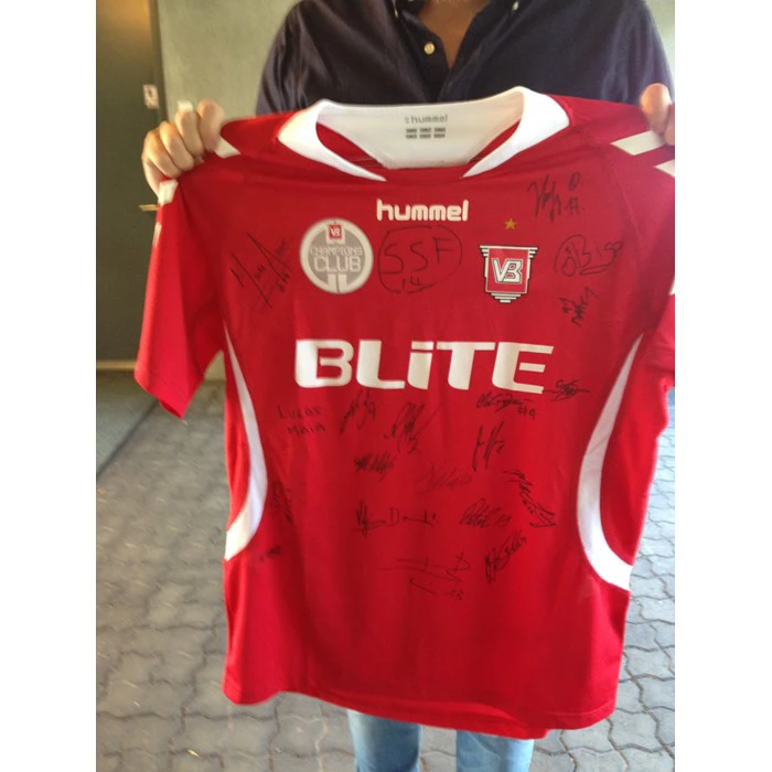Signeret VB trøje med alle nye spillere
