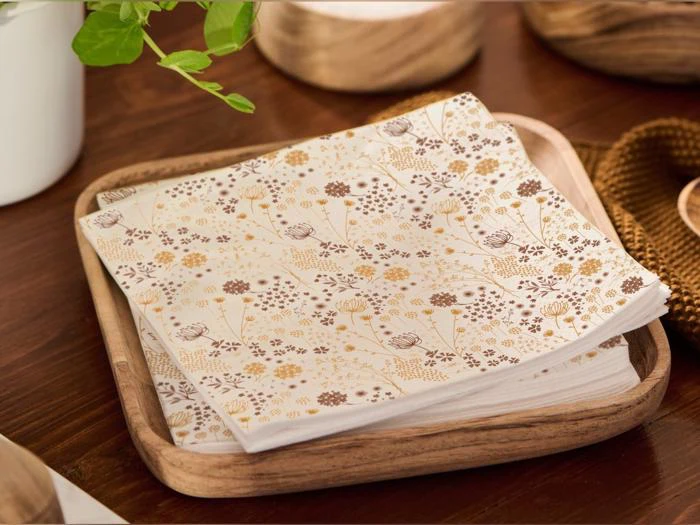 Ib Laursen, Efterårsblomster, Servietter, Beige, Papir, B:33 x L:33 cm (Foldet: 16,5 x 16,5 cm)