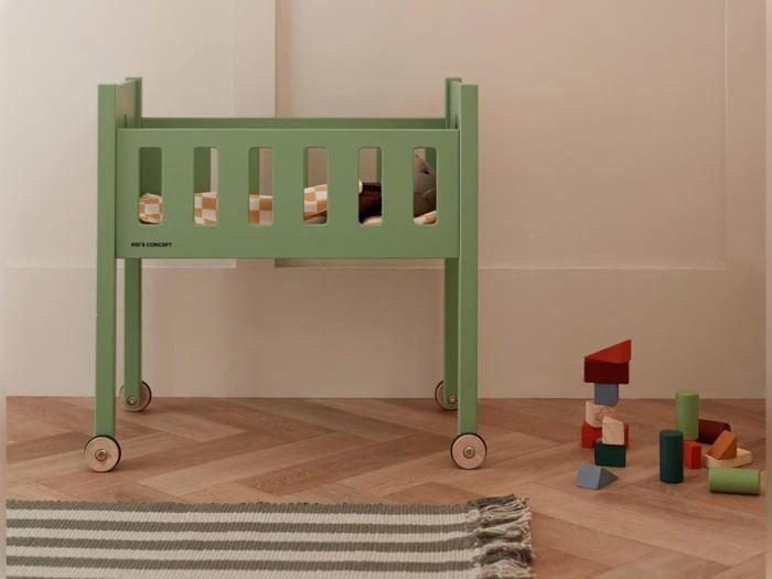 Kid's Concept, Carl Larsson, Dukkeseng m. Dyne & pude, Grøn, Træ, H:50 × B:34 × L:52,5 cm