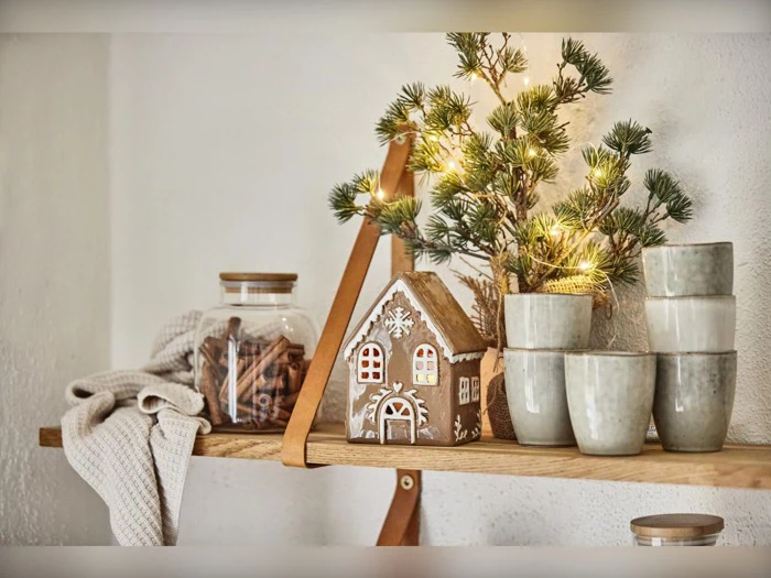 Ib Laursen, Stillenat, Gingerbread, Lyshus, Brun, Stentøj, B:8,3 x H:15,5 x L:10 cm