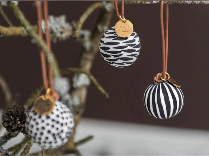 Mette Ditmer, GLOBE, Julekugler, Sort, Porcelæn, Sæt af 3 stk., Ø:3,5 x H:12 cm