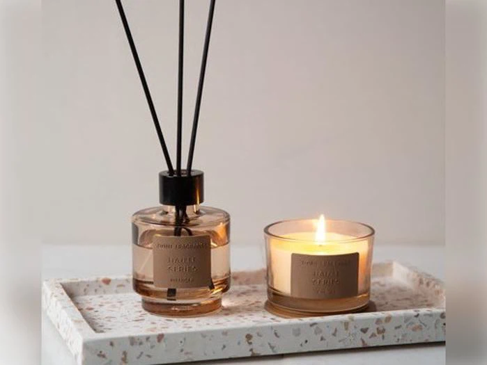 Holmen, Bella, Gavesæt m. duftlys & duftdiffuser, White Sandalwood, Glas, 90 g & 100 ml