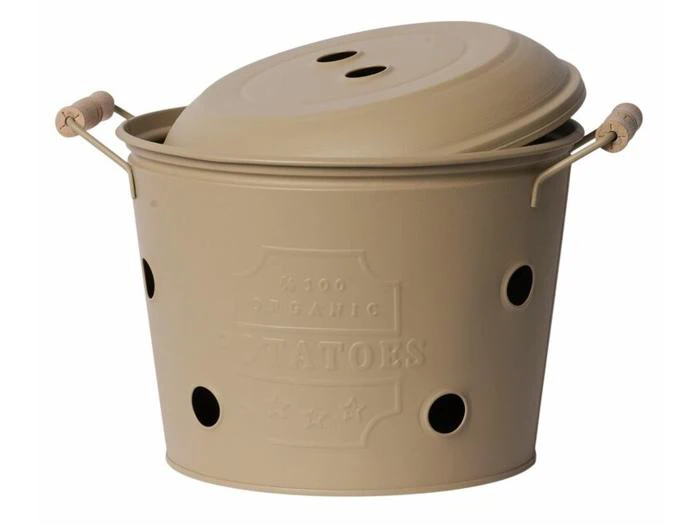 Beige kartoffelopbevaringsbeholder af metal med låg, håndtag på siderne og ventilationshuller.