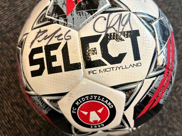 FC Midtjylland fodbold med autografer
