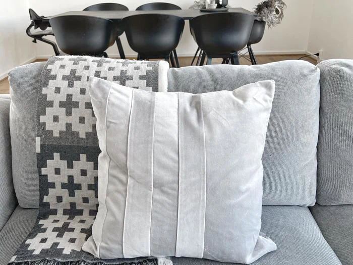 SANATI pude i Light grey fra AYTM