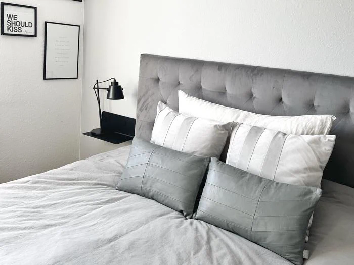 SANATI pude i Light grey fra AYTM