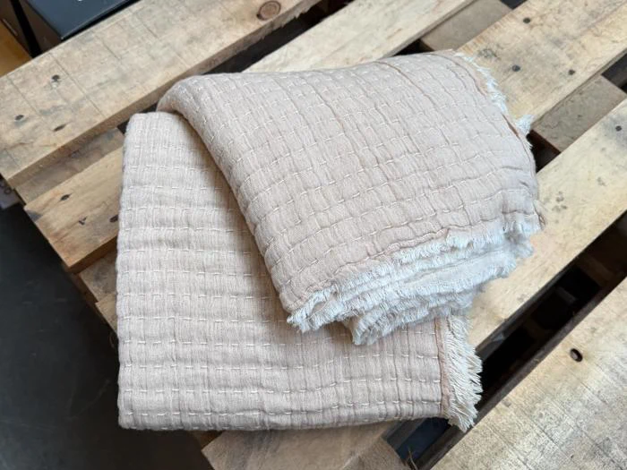 Ib Laursen, Sengetæppe m/kantha-stikninger, Natur, Off white, Bomuld, B:150 x L:220 cm
