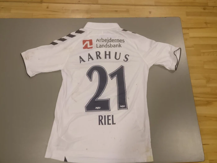 21 – André Riel - Medium