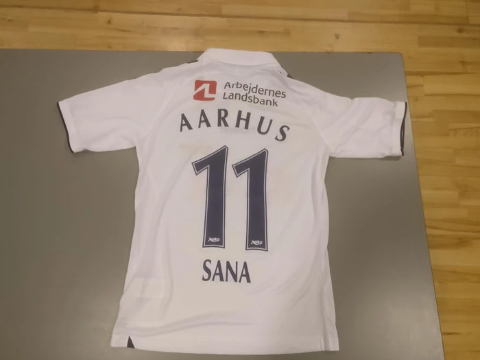 11 – Tobias Sana – Medium