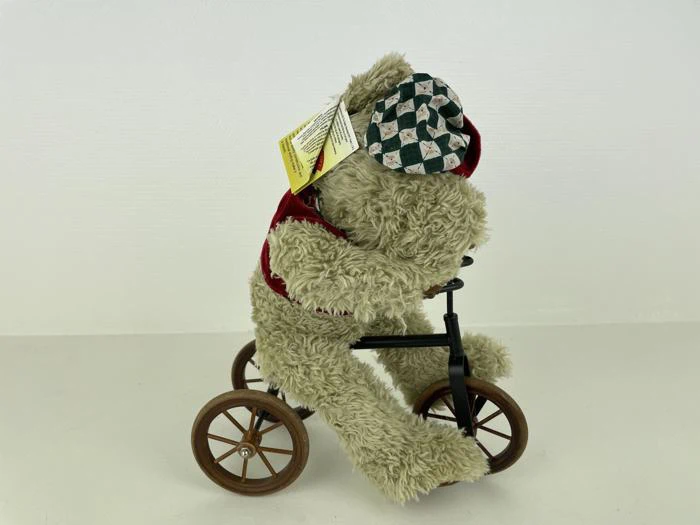 Bamse på trehjulet cykel