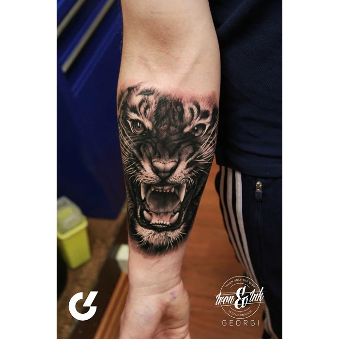 Gavekort til stor tatovering inkl. Sorry Mom Aftercare Kit