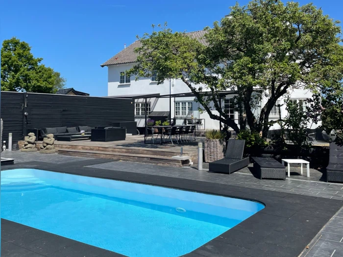 Miniferie for 2 på Strandlyst Hotel - badehotelstemning og 3-retters gastronomi på Ballen Badehotel