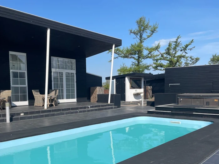 Miniferie for 2 på Samsø - Poolhus på Strandlyst Hotel og 3-retters gastronomi på Restaurant Behrnt