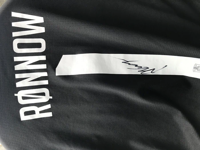 Rønnovs signerede målmandstrøje fra Brøndby IF