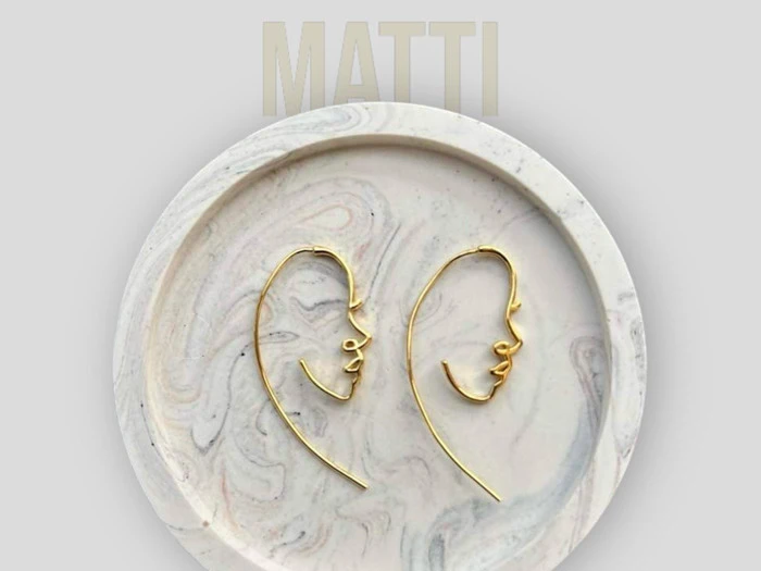 Matti øreringe fra MABELCOPENHAGEN, guldfarvede