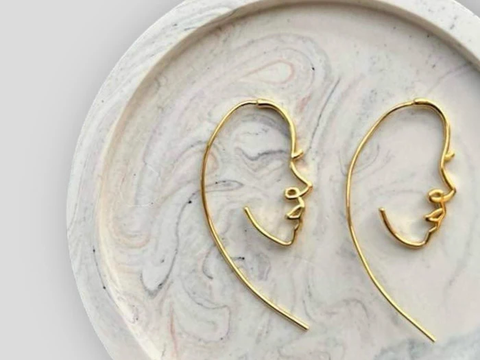 Matti øreringe fra MABELCOPENHAGEN, guldfarvede