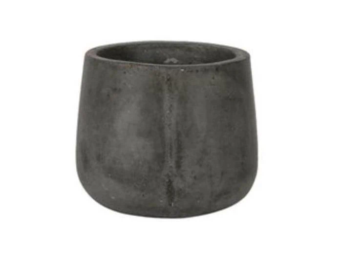 En rund, matsort betonkrukke med en glat overflade og ingen synlige mønstre eller dekorationer på en hvid baggrund.