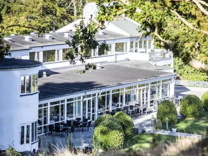 Ophold m/3-retter & vin på Hotel Juelsminde Strand