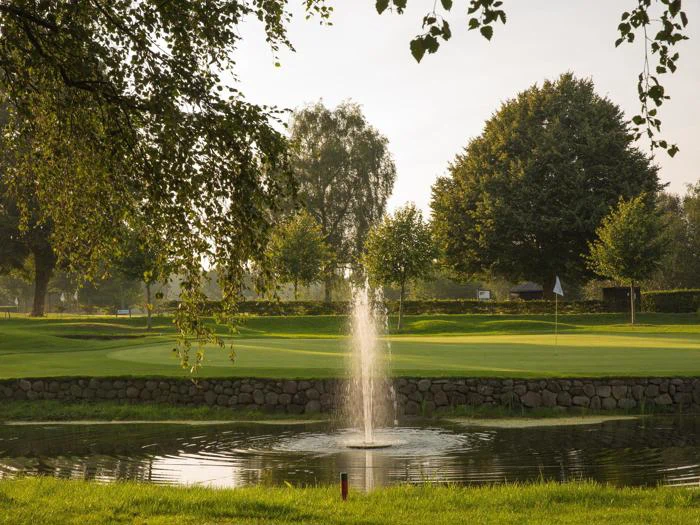 4 x Greenfee og 4 x frokost til Juelsminde Golfklub