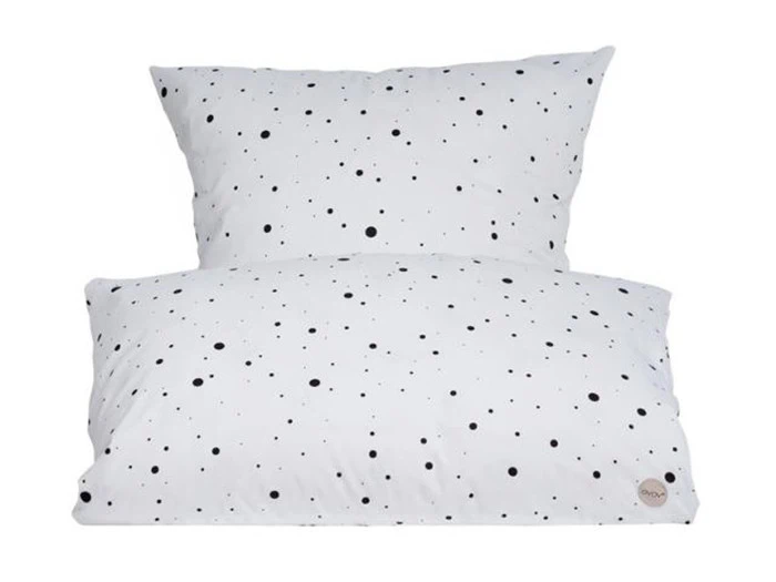Junior Dot sengetøj fra OYOY - hvid/sort