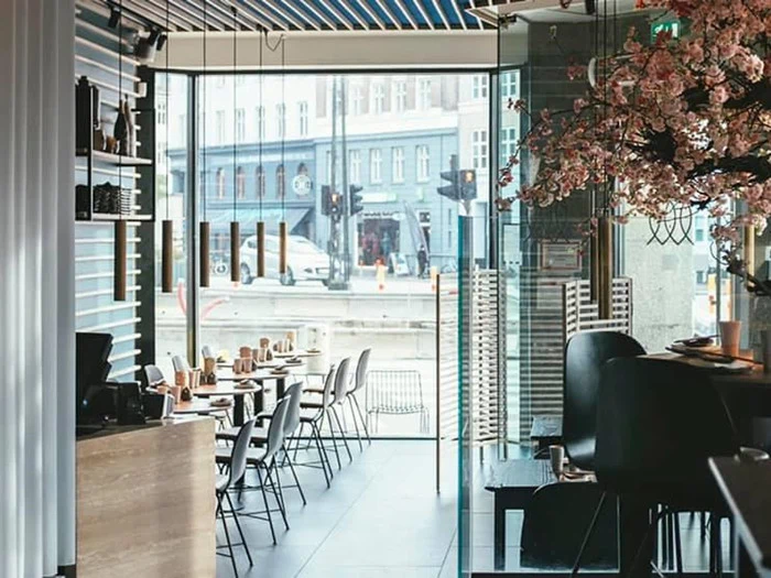 2x Douglas menu for 4 personer på Karma Sushi i Trianglen, København