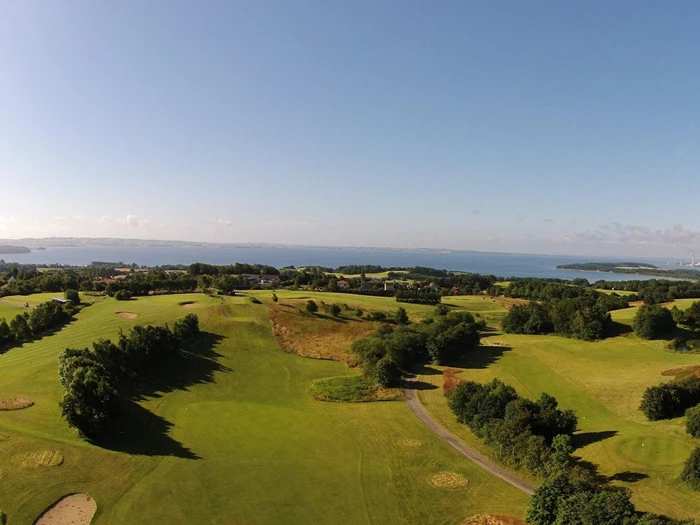 2 greenfeebilletter til Kalø Golf Club