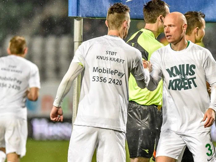 Signeret KNUS KRÆFT t-shirt