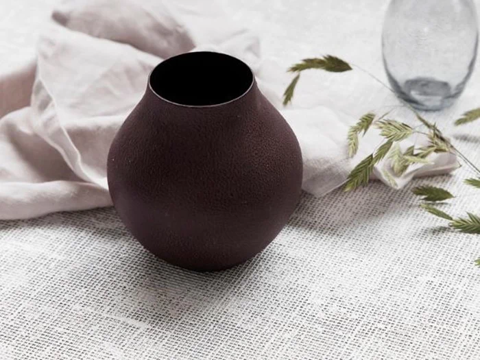 2 stk. Kojo vaser i bourgogne/brun fra House Doctor