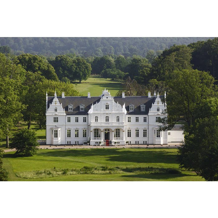 Overnatning på det historiske og smukke Kokkedal Slot Copenhagen (2 pers.)