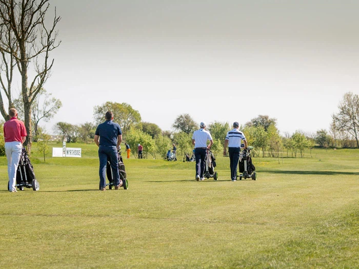 Golfdag for 4 personer i Kellers Park Golf  Club (med mad og drikke)